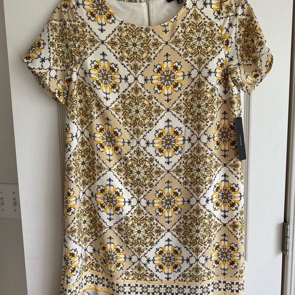 Dandy lion yellow print shift dress - Picture 7 of 8